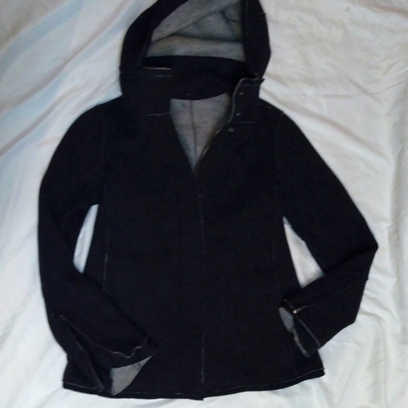NWOT ARMANI COLLEZIONI WOMAN'S HOODED JACKET - Picture 1 of 9